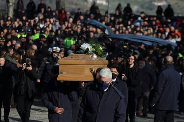 I funerali di Thomas Bricca, il 19enne ucciso con un colpo di pistola la sera del 30 gennaio scorso, Alatri, 10 febbraio 2023. ANSA/ ANTONIO NARDELLI