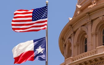 Il Senato del Texas ha votato una legge che obbliga gli studenti transgender a competere nelle squadre che corrispondono al genere con cui sono stati registrati alla nascita, e non quello in cui si identificano