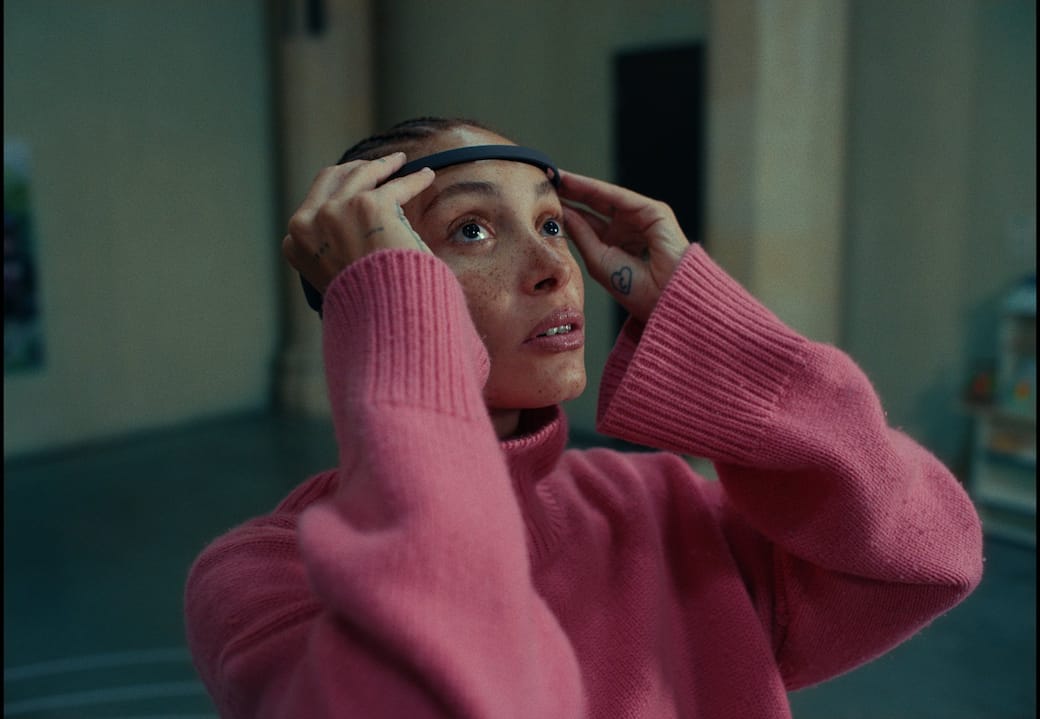Adwoa_Aboah_wearing_an_EEG_headset..jpg