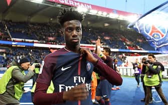 epa06594323 Paris Saint-Germain's Timothy Weah, son of former PSG player, Liberia's president George Weah, reacts after the French Ligue 1 soccer match between Paris Saint-Germain (PSG) and FC Metz at the Parc des Princes stadium in Paris, France, 10 March 2018.  EPA/CHRISTOPHE PETIT TESSON