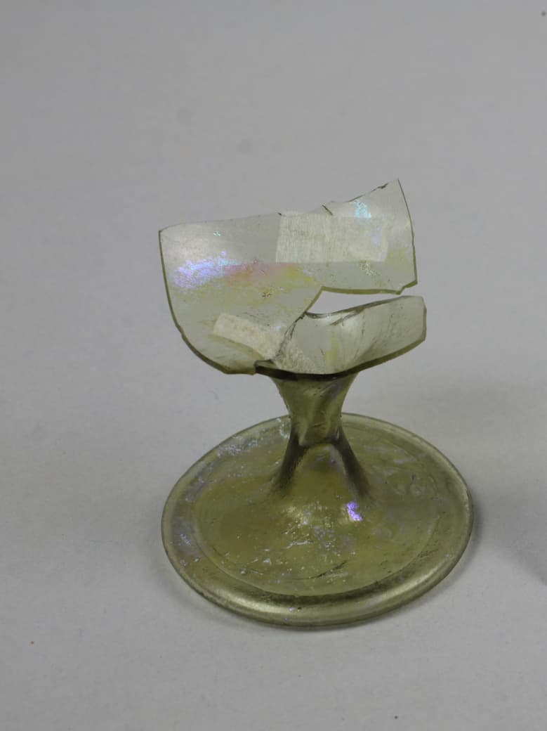 Calice altomedievale da San Pietro di Castello, simile a quelli analizzati, in corso di restauro. Courtesy Università Ca' Foscari Venezia