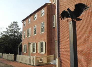 5. Visitare la casa di Edgar Allan Poe: un viaggio tra i fantasmi