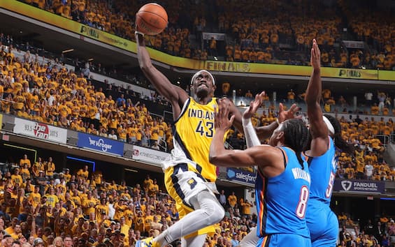 https://static.sky.it/editorialimages/75f3d45ae711c4eb6f3dc3fd8b17781a0ead9bae/skysport/it/nba/video/2025/06/20/nba-finals-haliburton-siakam-schiacciata-gara-6-video/siakam_dunk_getty.jpg?im=Resize,width=565