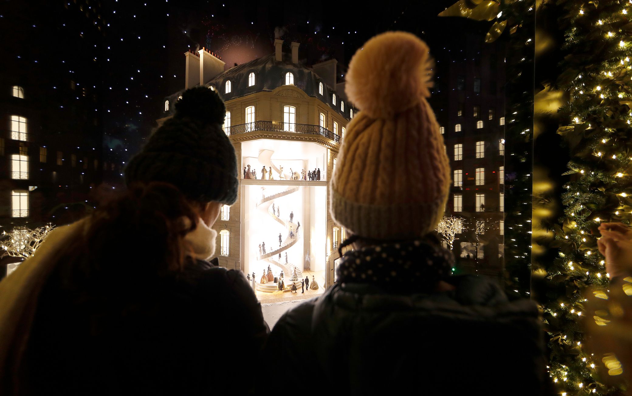 07_dior_saks_natale_2023_getty - 1