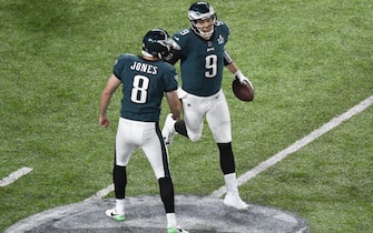 epa06497193 Philadelphia Eagles quarterback Nick Foles (R) celebrates with Philadelphia Eagles punter Donnie Jones (L) after he caught a touchdown pass against the New England Patriots defense during Super Bowl LII at US Bank Stadium in Minneapolis, Minnesota, USA, on 04 February 2018. The NFC Champions Philadelphia Eagles play the AFC Champions New England Patriots in the National Football League's annual championship game.  EPA/CRAIG LASSIG
