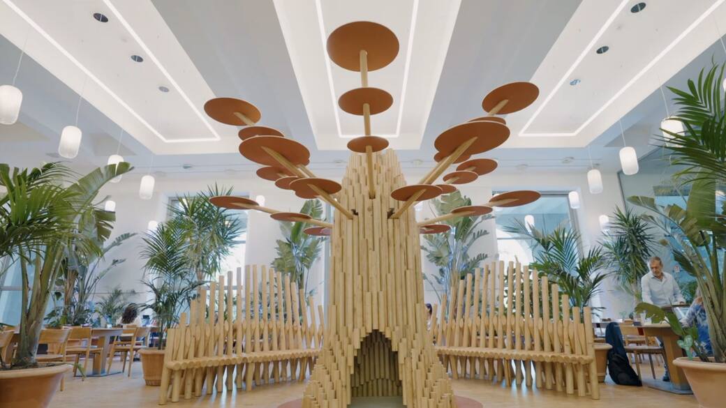 UNDER_A_COFFEE_TREE_di_FRANCIS_KERE_.jpg