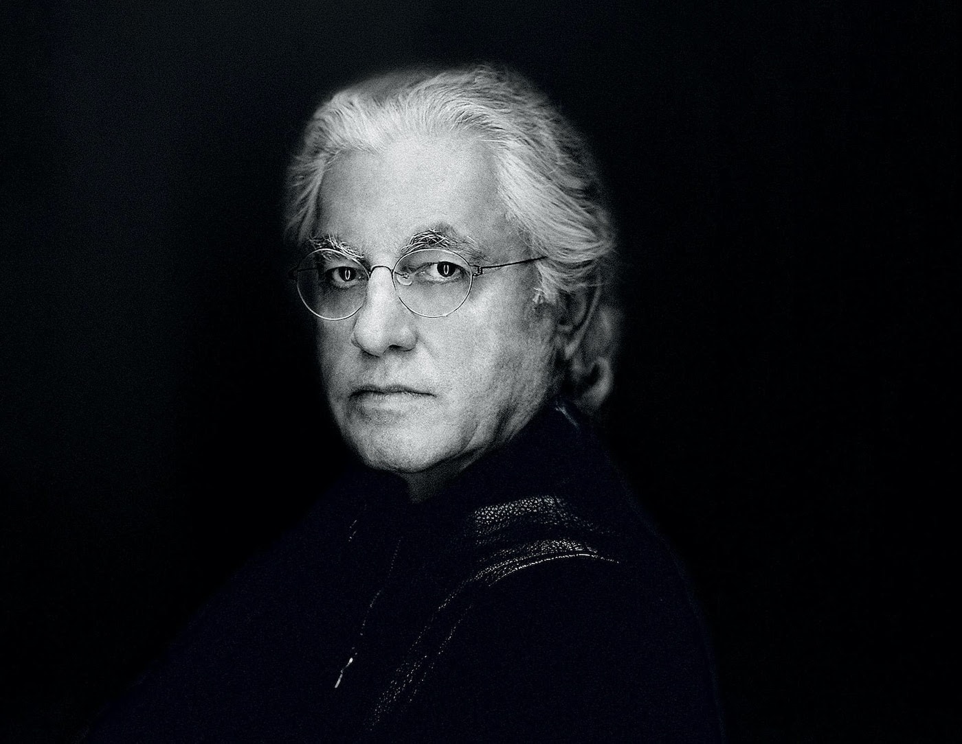 Germano Celant, Fotografia di Giovanni Gastel © Image Service srl, courtesy Archivio Giovanni Gastel