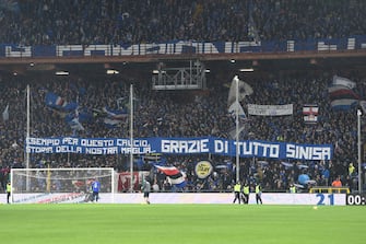 Foto Tano Pecoraro/LaPresse 08 Gennaio 2023 - Genova, Italia Sport, CalcioSampdoria vs Napoli - Campionato italiano di calcio Serie A TIM 2022/2023 - Stadio Luigi FerrarisNella foto: sampdoria supporters - striscione in ricordo di Sinisa MihajlovicPhoto Tano Pecoraro/LaPresse January 08, 2023 - Genoa, Italy Sport, Soccer Sampdoria vs Napoli - Italian Serie A Football Championship 2022/2023 - Luigi Ferraris StadiumIn the photo: sampdoria supporters