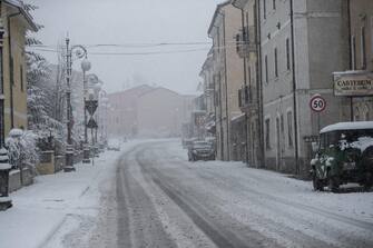 A view of snow-covered area after a storm of wind and snow in  Rovere, Rocca di Mezzo, Abruzzo district,  central Italy, 08 April 2023.
ANSA/Emanuele Valeri