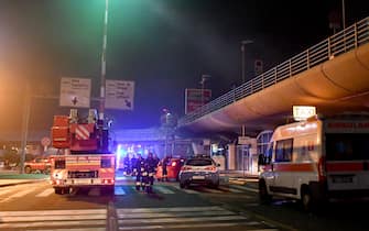 I vigili del fuoco di Catania sono intervenuti per spegnere  un incendio divampato nell’area arrivi dell'aeroporto internazionale Vincenzo Bellini.  ANSA/ORIETTA SCARDINO