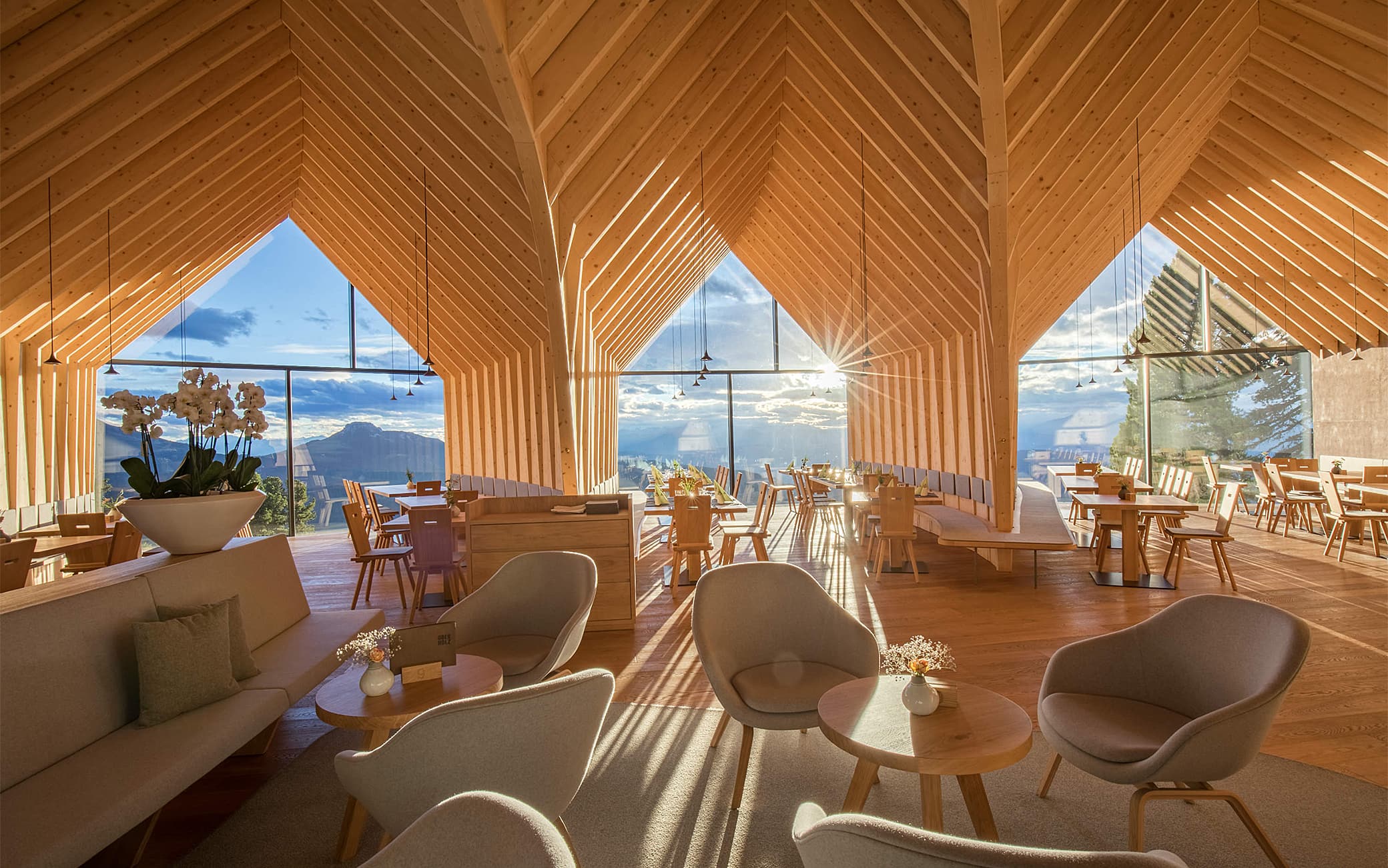 L'interno del Rifugio Oberholz in Alto Adige