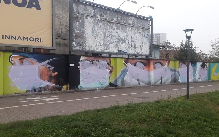 I murales imbrattati in zona Municipio 8