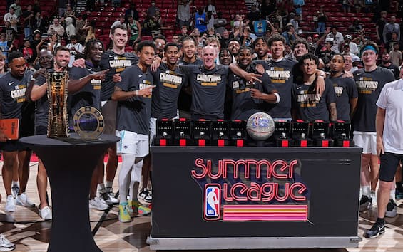 https://static.sky.it/editorialimages/76da6f52b7fca91bdb48e1e2979328561331b25b/skysport/it/nba/video/2025/07/21/nba-summer-league-charlotte-sacramento-finale-knueppel-mvp/charlotte_summer_league_getty.jpg?im=Resize,width=565