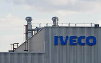 epa03292246 (FILE) A file photo dated 07 May 2012 shows the logo of the truck company Iveco Magirus at the company's factory in Ulm, Germany. Italy's Fiat Industrial's truck division will close five European plants of its truck subsidiary Iveco before the end of the year to concentrate production at one German site, the firm's CEO Alfredo Altavilla confirmed 01 July 2012. Iveco is suffering from weak European truck sales.  EPA/TOBIAS KLEINSCHMIDT