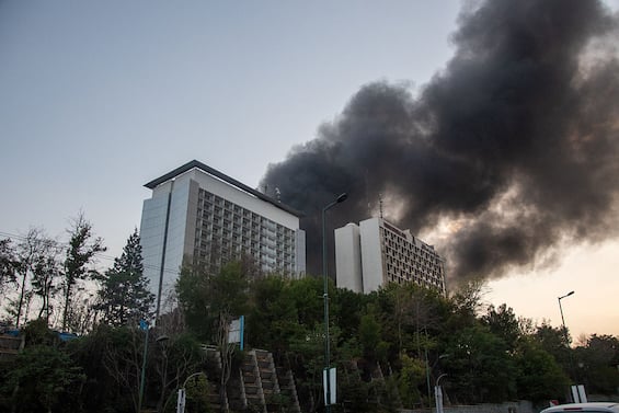 Israele-Iran, la guerra moderna è fatta di codici, blackout e bombe 