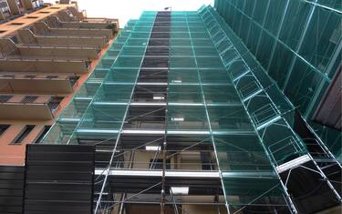 Milano cantiere edile per ristrutturazione con formula, Efficenza Energetica Superbonus 110 % (Italia - 2022-09-07, Maurizio Maule) p.s. la foto e' utilizzabile nel rispetto del contesto in cui e' stata scattata, e senza intento diffamatorio del decoro delle persone rappresentate (FOTO REPERTORIO - 2022-11-11, Maurizio Maule) p.s. la foto e' utilizzabile nel rispetto del contesto in cui e' stata scattata, e senza intento diffamatorio del decoro delle persone rappresentate