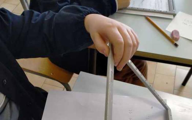 Bambini a scuola di Braille: alla 'Fratelli Cervi' i laboratori promossi  dall'Uici di Macerata - Unione Italiana dei Ciechi e degli ipovedenti delle  Marche