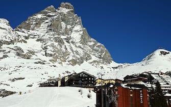 A picture taken on December 31, 2021 shows a view of the alpine ski resort of Breuil-Cervinia, with in background the Matterhorn mount (Monte Cervino), northwestern Italy. (Photo by Vincenzo PINTO / AFP) (Photo by VINCENZO PINTO/AFP via Getty Images)