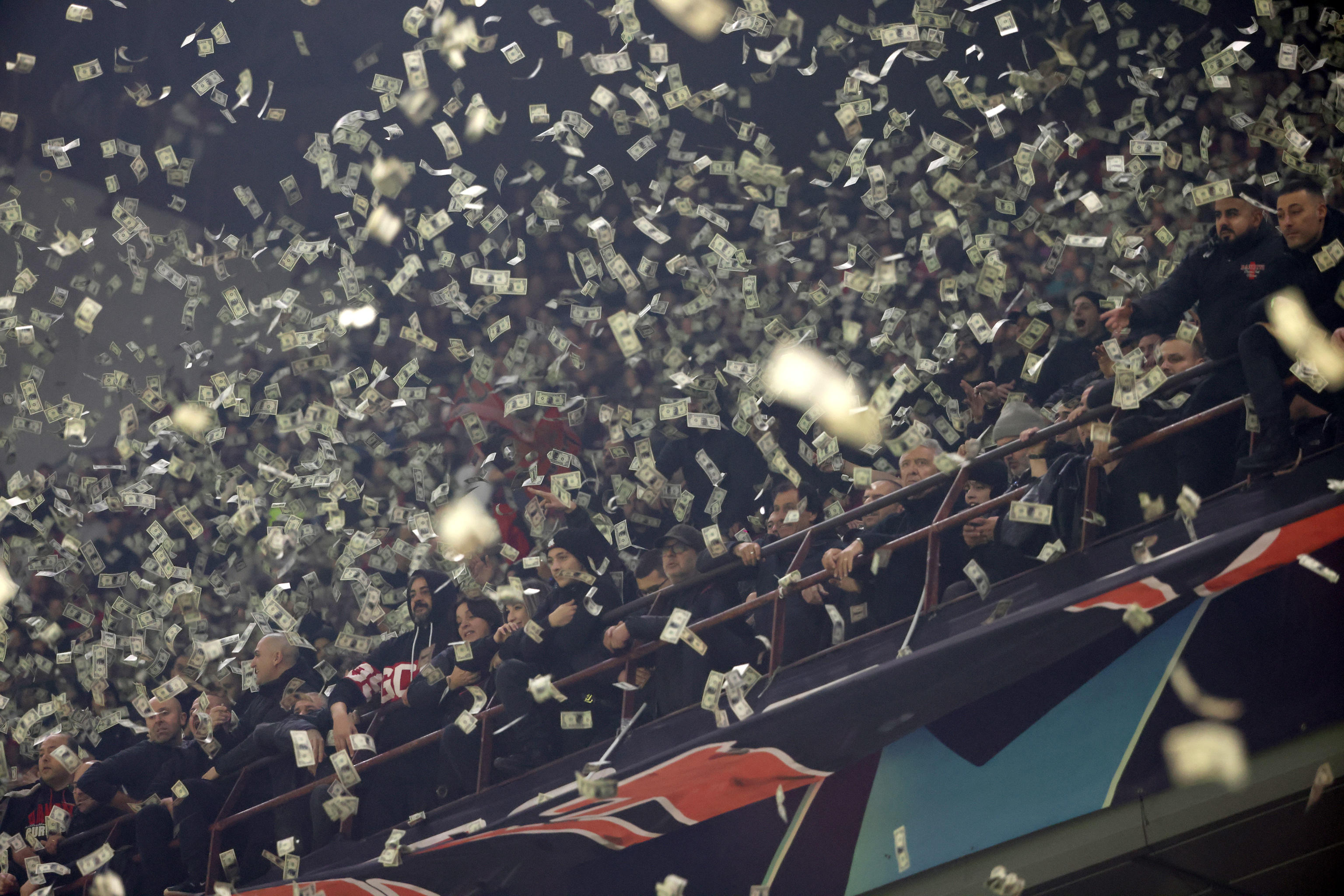 Donnarumma Fischi E Banconote Finte Prima Di Milan Psg FOTO Sky Sport Donnarumma Fischi E Banconote Finte Prima Di Milan Psg FOTO Sky Sport