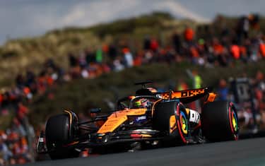 ZANDVOORT, NETHERLANDS - AUGUST 30: Oscar Piastri of Australia driving the (81) McLaren MCL39 Mercedes on track during final practice ahead of the F1 Grand Prix of Netherlands at Circuit Zandvoort on August 30, 2025 in Zandvoort, Netherlands. (Photo by Clive Rose/Getty Images)