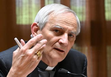 Il presidente della CEI, Matteo Maria Zuppi, nel corso della conferenza stampa finale della 77esima assemblea generale della Conferenza Episcopale Italiana. CittÃ  del Vaticano, 25 maggio 2023. ANSA/CLAUDIO PERI