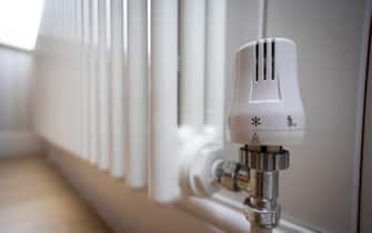 A central heating radiator dial at a home in London, Britain, 23 August 2022. ANSA/TOLGA AKMEN