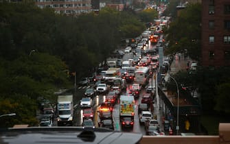 epa10890877 Traffic jam is seen from the Brooklyn Bridge in New York, New York, USA, 29 September 2023. New York Governor Kathy Hochul declared a State of Emergency as flash flooding affects the New York City area due to heavy rain.  EPA/SARAH YENESEL