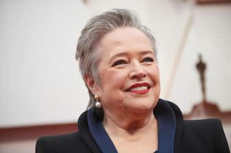 (KIKA) - HOLLYWOOD - Una vetrina come quella fornita dagli Academy Awards permette alle star di brillare di luce propria, indossare un gioiello in piÃ¹ in occasioni simili perÃ² non stona di certo.GUARDA ANCHE: Oscar 2020, lo speciale[galleria]Non solo vanitÃ  perÃ², c&#39;Ã¨ chi come Natalie Portman riesce a unire lo stile alla denuncia: relegata al ruolo di presentatrice durante la cerimonia, ma capace di colpire i media con il suo soprabito in cui spiccano tante spille che ricordano i nomi delle registe non nominate dallâ  Academy of Motion Pictures: Lorene Scafaria, Lulu Wang, Greta Gerwig, Mati Diop, Marielle Stiles Heller, Melina Matsoukas, Alma Har&#39;el e CÃ©line Sciamma.GUARDA ANCHE: Oscar 2020, le coppie sul red carpetAnelli da epoca romana, cerchietti dorati, diamanti e oro: i gioielli delle dive sono al solito appariscenti, la Portman perÃ² Ã¨ riuscita nell impresa di renderli non solo impegnativi.

