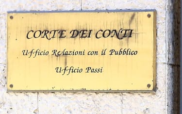 La sede della Corte dei Conti a Roma dove Luigi Di Maio e Paolo NicolÃ² Romano del M5S hanno presentato un esposto sul volo di Stato del premier Renzi. Roma 11 febbraio 2015. ANSA/FABIO CAMPANA