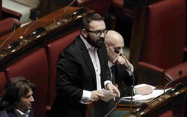 Gianluca Pini alla Camera durante l'informativa urgente del Governo sulla liberazione delle due volontarie italiane rapite in Siria nel luglio 2014, Roma 16 Gennaio 2015. ANSA/GIUSEPPE LAMI