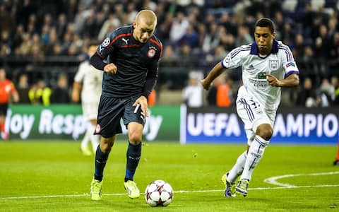 OlympiaKos' Vladimir Weiss (L) vies with Anderlecht's Youri Tielemans during the European Champions League football match RSC Anderlecht vs Olympiakos Piraeus on October 2, 2013 in Brussels.      AFP PHOTO / BELGA PHOTO NICOLAS LAMBERT        (Photo credit should read NICOLAS LAMBERT/AFP via Getty Images)