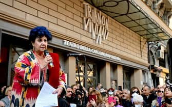 Marisa Laurito alla  manifestazione davanti al teatro Trianon di Napoli contro le violenze in Iran promossa dall'attrice napoletana alla quale hanno aderito numerosi artisti e associazioni con una petizione che in pochi giorni ha raccolto 85mila firme, 7 gennaio 2023
ANSA / CIRO FUSCO