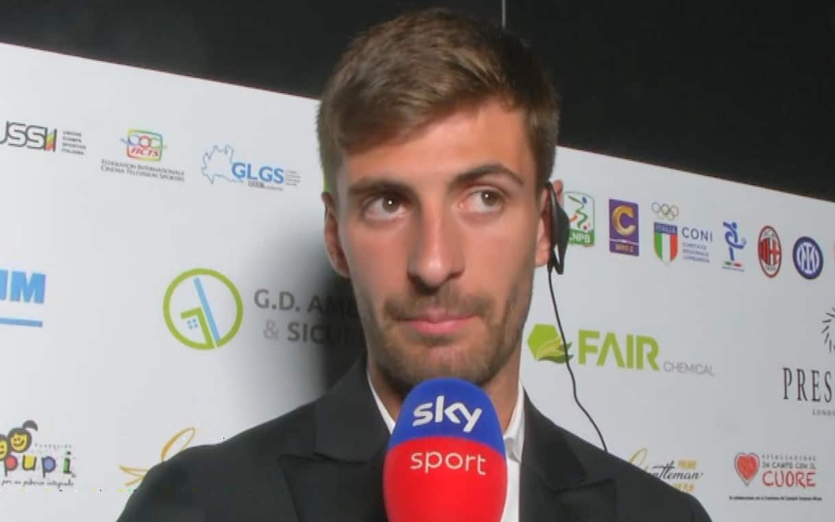 https://static.sky.it/editorialimages/78c25f1a89cdf349bb4aad1a6ae003f0bcfa82cd/skysport/it/calcio/serie-a/video/2025/09/10/milan-gabbia-intervista-1035108/sky_sport_gabbia.jpg?im=Resize,width=1218