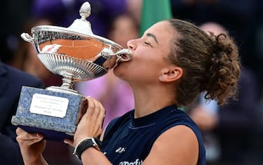 Italy's Jasmine Paolini celebrates after victory during her women's singles final match against USA's Coco Gauff during the WTA Rome Open tennis tournament at Foro Italico in Rome on May 17, 2025. (Photo by Tiziana FABI / AFP)