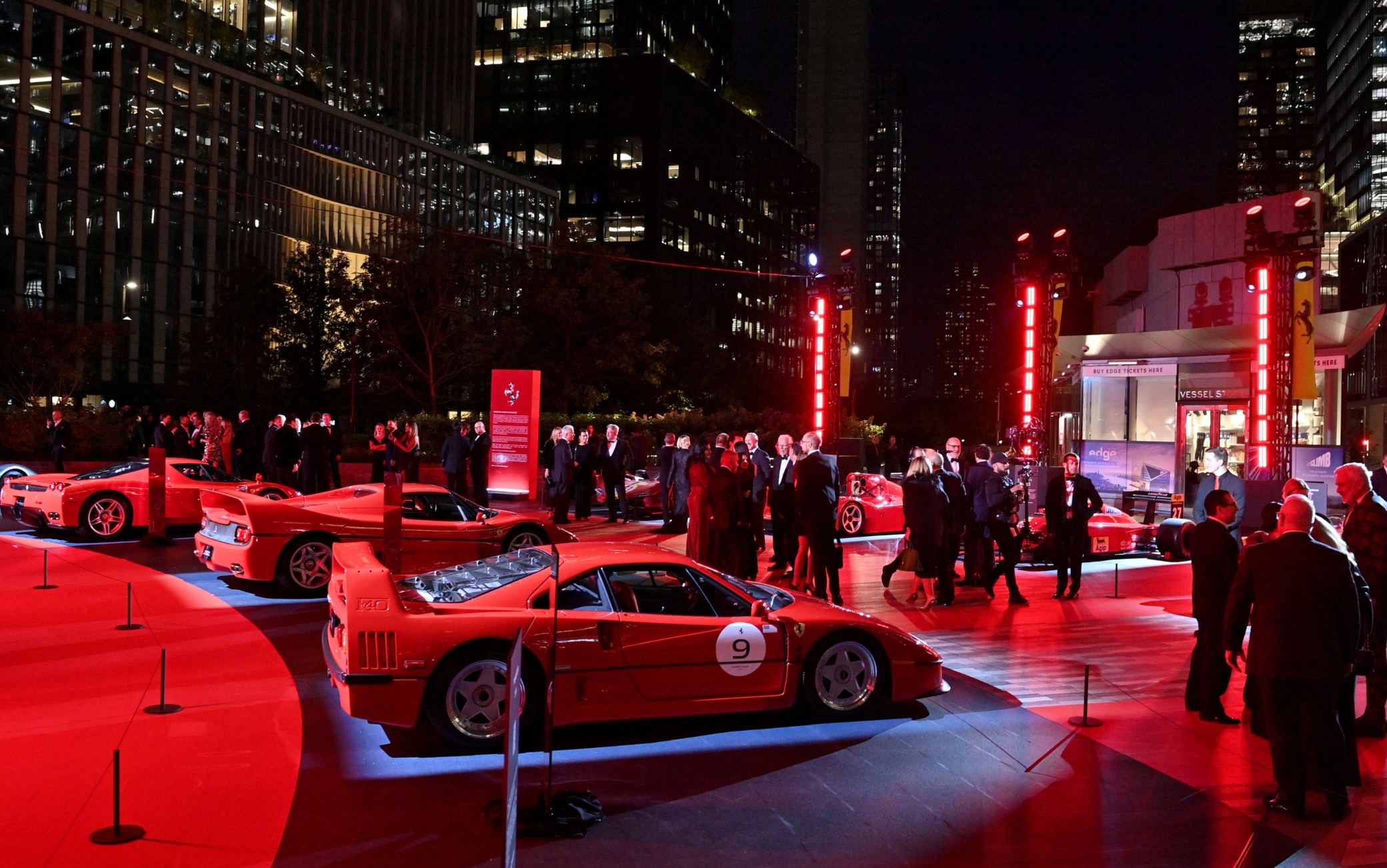 Ferrari, il Gala a New York presenti anche i piloti Leclerc e Sainz