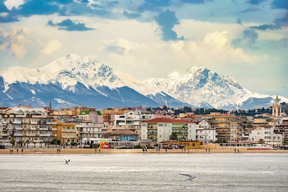 Pescara. Foto di Mimmo Sigismondi su Unsplash