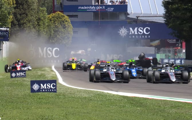 F2 e F3 ritornano in pista dopo una sosta di quasi due mesi in Emilia Romagna tra gare pazze, penalità e tanti errori. Ecco le classifiche aggiornate delle serie cadette dopo il weekend di Imola