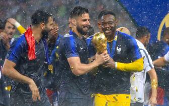 France's Olivier Giroud (centre) and Steve Mandanda celebrate with the trophy after France win the FIFA World Cup 2018