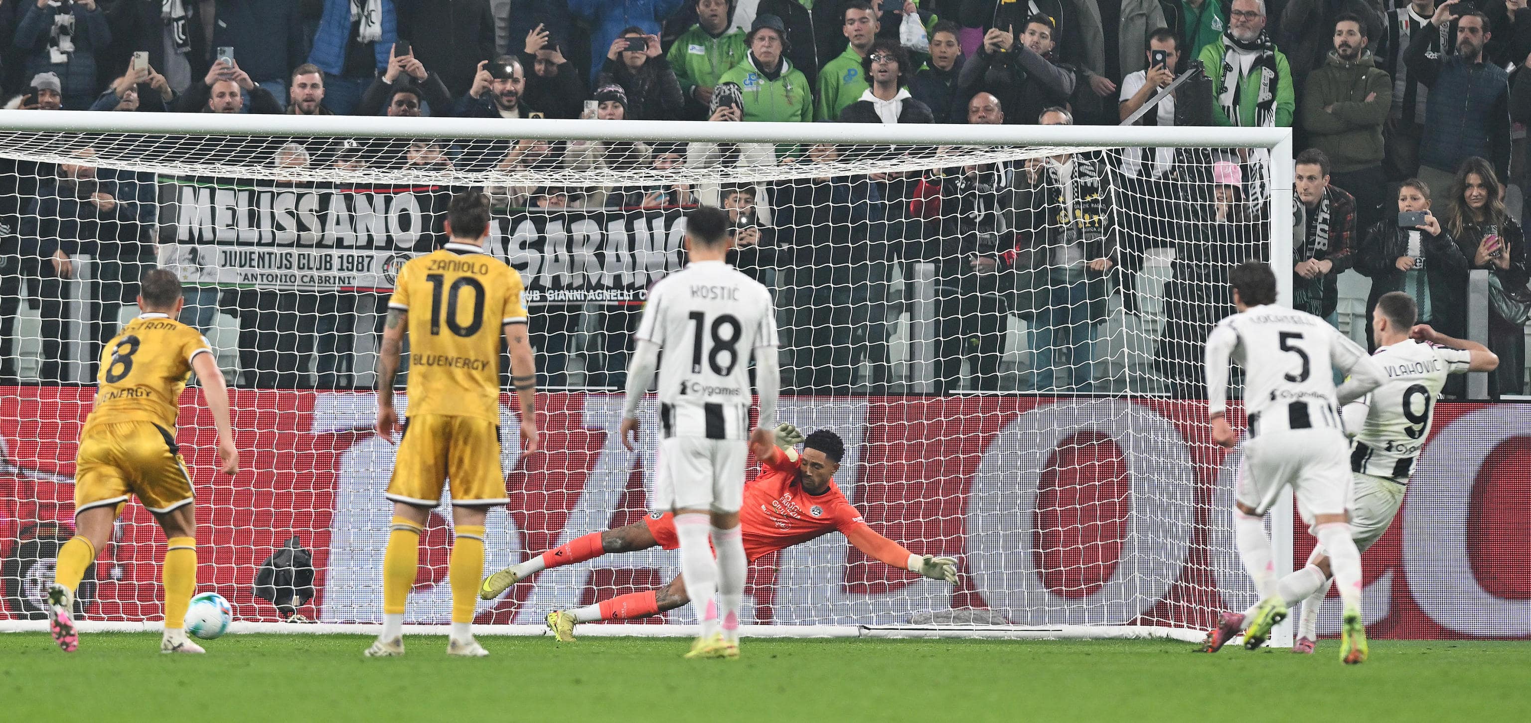 Rigore Vlahovic Ansa