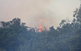 Il vasto incendio divampato a Roma nei pressi della città giudiziaria di Piazzale Clodio, 31 luglio 2024. Un'alta colonna di fumo si è levata ed è visibile in gran parte della zona e nell'area si sente odore di bruciato. /// The large fire that broke out near the judicial city of Piazzale Clodio, in Rome, Italy, 31 July 2024. A high column of smoke has risen and is visible in much of the area and the area smells of burning. ANSA/MASSIMO PERCOSSI