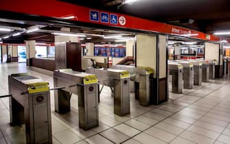 Chiude la Metro 1 a causa dello sciopero del trasporto pubblico a Milano, 9 ottobre 2023.ANSA/MOURAD BALTI TOUATI