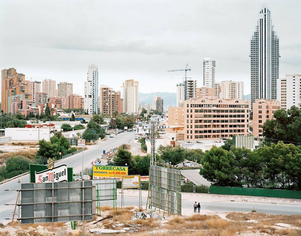 Francesco Jodice, What We Want, Benidorm, T11, 2000, Stampa inkjet, 1000x1275 mm © l’artista, courtesy Fondazione di Modena–Fondazione Ago