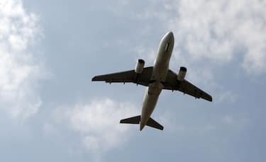 AEREOPORTO DI LINATE - SCIOPERO DEI LAVORATORI ALITALIA - VOLI CANCELLATI - AEREO ALITALIA (MILANO - 2015-07-24, DAVIDE SALERNO) p.s. la foto e' utilizzabile nel rispetto del contesto in cui e' stata scattata, e senza intento diffamatorio del decoro delle persone rappresentate