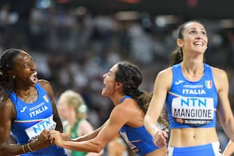 Ayomide Folorunso (Italy) and Giancarla Trevisan (Italy) after the 4x400 metres relay heats during the world athletics championships 2023 at the National Athletics Centre, in Budapest, Hungary. (Sven Beyrich SPP) PUBLICATIONxNOTxINxBRAxMEX Copyright: xSvenxBeyrich SPPx spp-en-SvBe-20230826-ND5_0660