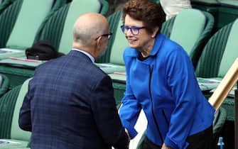 epa11475713 Former world No. 1 tennis player Billie Jean King from the US arrives for the Women's final match Barbora Krejcikova of Czech Republic against Jasmine Paolini of Italy at the Wimbledon Championships, Wimbledon, Britain, 13 July 2024.  EPA/ADAM VAUGHAN  EDITORIAL USE ONLY