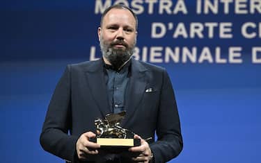 Director Yorgos Lanthimos poses with the Golden Lion for Best Film he reveived for 'Poor Things' during the award ceremony of the 80th Venice Film Festival on September 9, 2023 at Venice Lido. (Photo by Tiziana FABI / AFP) (Photo by TIZIANA FABI/AFP via Getty Images)