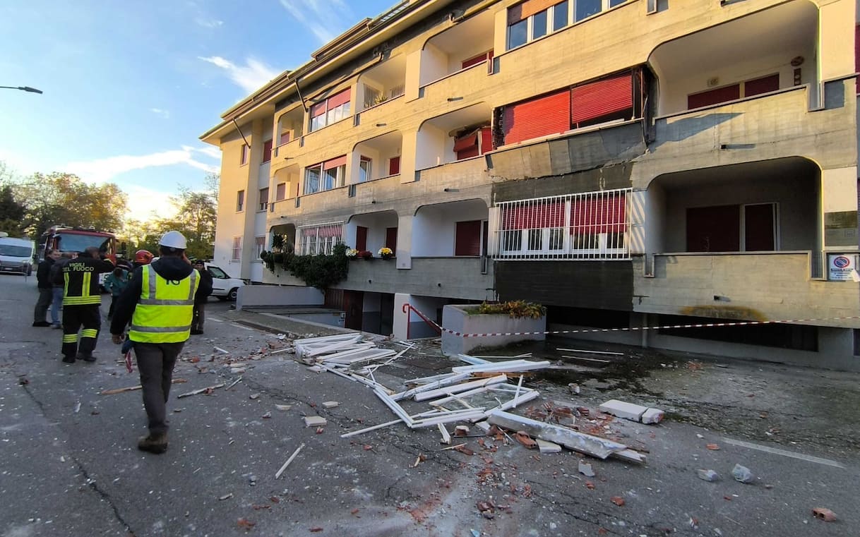 Esplosione in una palazzina nel Torinese: due feriti di cui uno grave Esplosione in una palazzina nel Torinese: due feriti di cui uno grave