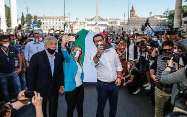 Vice President of Italian party "Forza Italia" Antonio Tajani (L), President of Italian party "Fratelli d'Italia" Giorgia Meloni and Federal Secretary of Italian party "Lega" Matteo Salvini (R) on the occasion of the event organized by the center-right on the occasion of the Italy's Republic Day in the centre of Rome, Italy, 02 June 2020.
ANSA/FABIO FRUSTACI