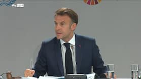 Macron annuncia possibile stop dei social media per i minori di 15 anni