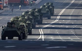 epa10616535 Russian S-400 anti-aircraft missile systems drive in downtown of Moscow, Russia, 09 May 2023, before the military parade which will take place on the Red Square to commemorate the victory of the Soviet Union's Red Army over Nazi-Germany in WWII.  EPA/SERGEI ILNITSKY